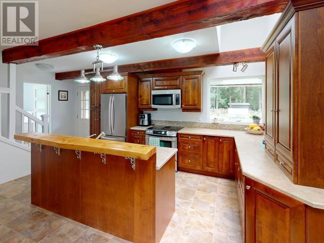 9537 Nassichuk Road, House detached with 4 bedrooms, 2 bathrooms and 8 parking in Powell River C BC | Image 13