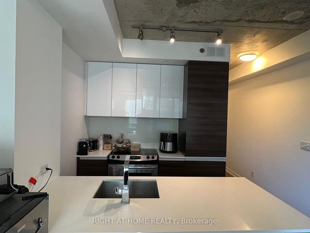 311 - 8 Gladstone Ave, Condo with 2 bedrooms, 1 bathrooms and 1 parking in Toronto ON | Image 2
