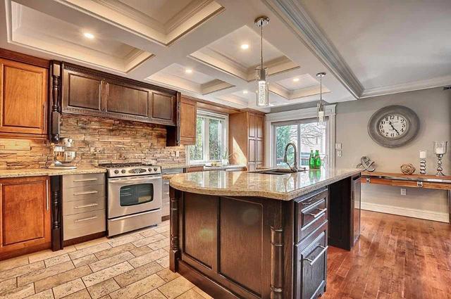 74 Wyman Cres, House detached with 3 bedrooms, 3 bathrooms and 6 parking in Bradford West Gwillimbury ON | Image 2
