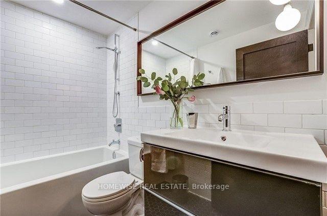 4b - 795 College St, Condo with 3 bedrooms, 2 bathrooms and 0 parking in Toronto ON | Image 5