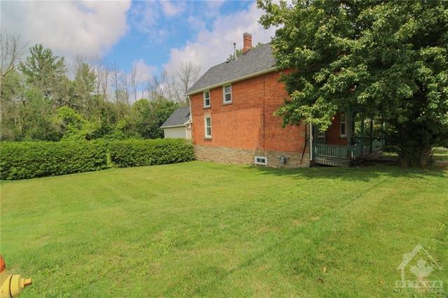 38 Edgewood Avenue, House detached with 3 bedrooms, 1 bathrooms and 4 parking in Brockville ON | Image 2