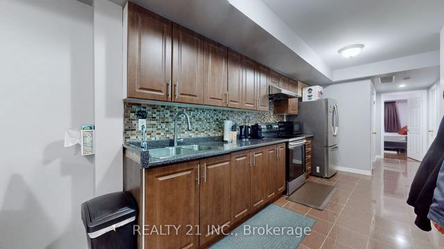 11 - 37 Four Winds Dr, Townhouse with 2 bedrooms, 1 bathrooms and 0 parking in Toronto ON | Image 6
