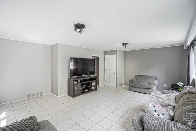 2 Ollerton Dr, House detached with 4 bedrooms, 2 bathrooms and 6 parking in Toronto ON | Image 17