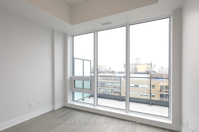 1305 - 2525 Bathurst St, Condo with 2 bedrooms, 2 bathrooms and 1 parking in Toronto ON | Image 3