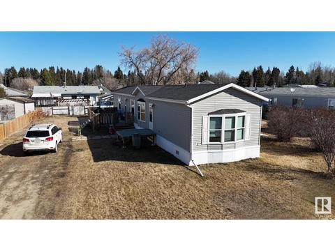 136 Willow Dr, House other with 3 bedrooms, 2 bathrooms and null parking in Breton AB | Card Image