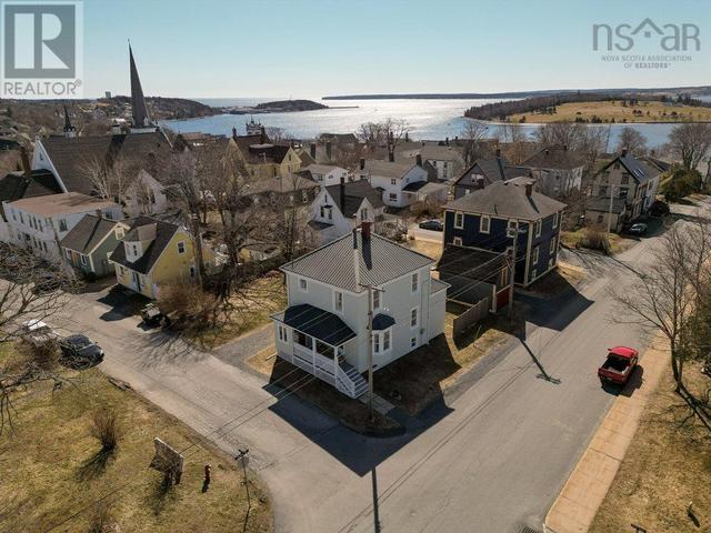 72 Kaulbach Street, House detached with 3 bedrooms, 1 bathrooms and null parking in Lunenburg NS | Image 34