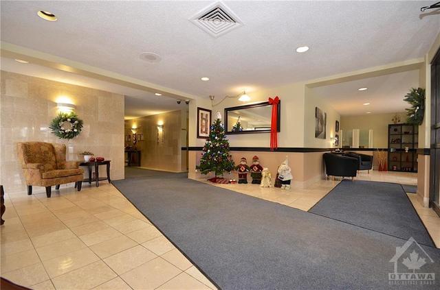 114 - 1505 Baseline Road, Condo with 2 bedrooms, 1 bathrooms and 1 parking in Ottawa ON | Image 3