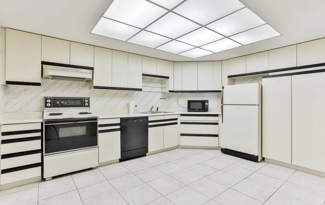 108 - 131 Beecroft Rd, Condo with 2 bedrooms, 2 bathrooms and 1 parking in Toronto ON | Image 32