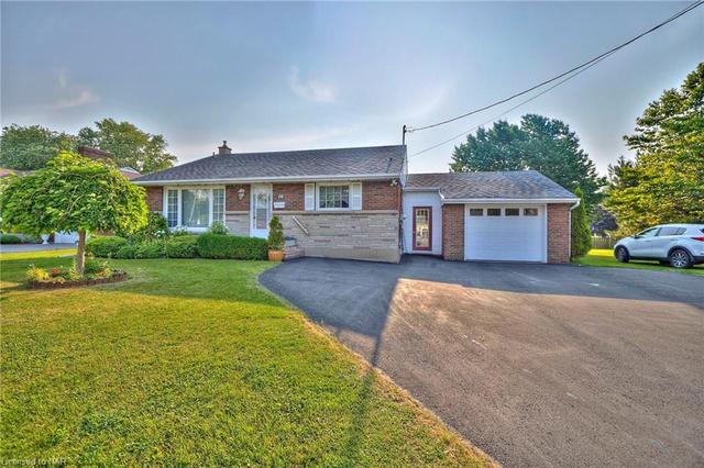 86 Central Avenue, House detached with 3 bedrooms, 1 bathrooms and 5 parking in Fort Erie ON | Image 1