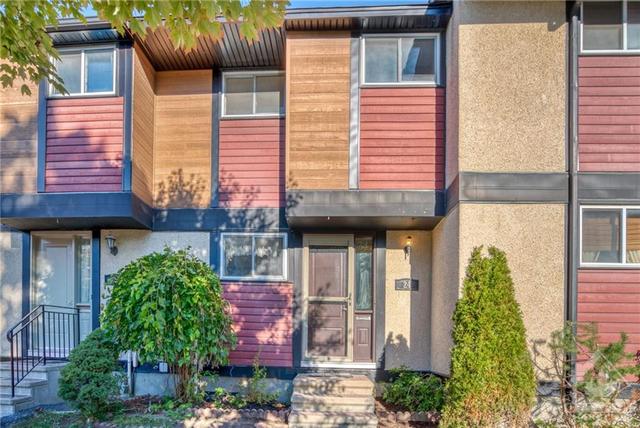 24 Mcclintock Way, Townhouse with 3 bedrooms, 3 bathrooms and 1 parking in Ottawa ON | Card Image