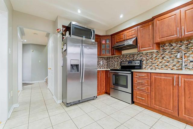 136 Bunchberry Way, House detached with 3 bedrooms, 4 bathrooms and 4 parking in Brampton ON | Image 5