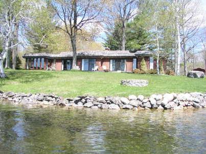 834 Indian Point Rd, House detached with 3 bedrooms, 2 bathrooms and 10 parking in Kawartha Lakes ON | Image 1