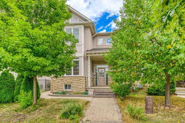 3011 Richview Blvd, House attached with 3 bedrooms, 3 bathrooms and 4 parking in Oakville ON | Image 1
