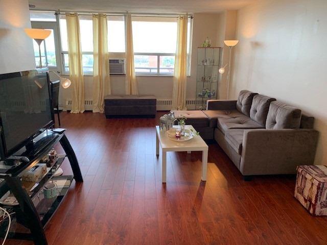 1011 - 5 Frith Rd, Condo with 1 bedrooms, 1 bathrooms and 1 parking in Toronto ON | Image 14