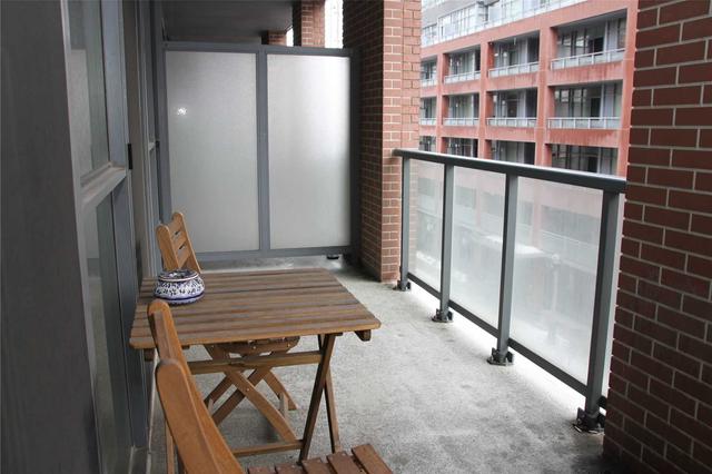 318 - 20 Bruyeres Mews, Condo with 1 bedrooms, 1 bathrooms and 1 parking in Toronto ON | Image 2