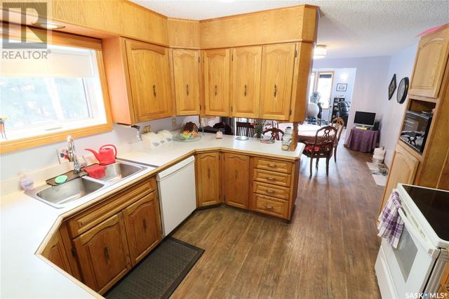 2213 Spruce Street, House detached with 3 bedrooms, 2 bathrooms and null parking in Denare Beach SK | Image 6