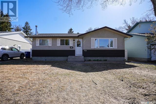 929 East Centre, House detached with 4 bedrooms, 2 bathrooms and null parking in Saskatoon SK | Image 1