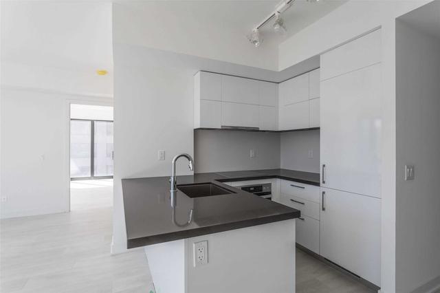 2404 - 188 Cumberland St, Condo with 2 bedrooms, 2 bathrooms and 1 parking in Toronto ON | Image 8