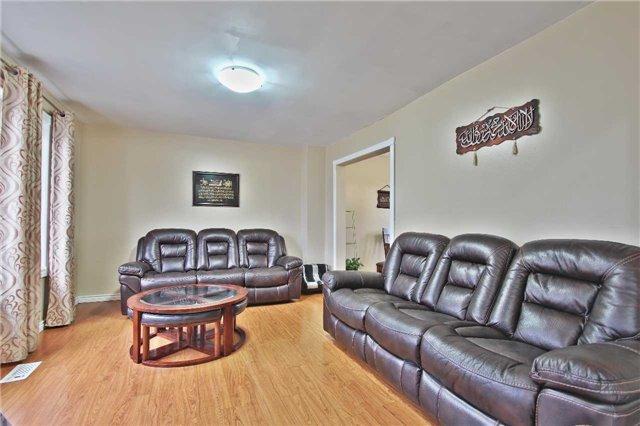 9 Sutherland Ave, House detached with 4 bedrooms, 3 bathrooms and 2 parking in Brampton ON | Image 3