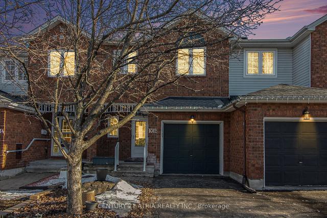 1012 Markwick Cres, House attached with 3 bedrooms, 2 bathrooms and 3 parking in Ottawa ON | Image 1