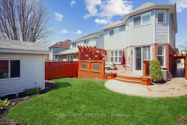 1132 Timberland Cres, House detached with 3 bedrooms, 2 bathrooms and 3 parking in Oshawa ON | Image 4