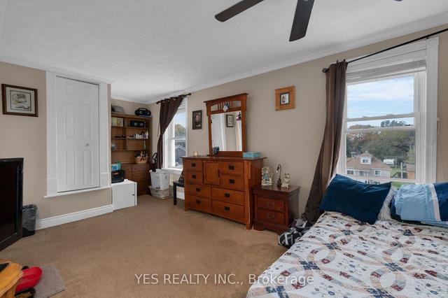 412 Regent St, House detached with 2 bedrooms, 2 bathrooms and 7 parking in Orillia ON | Image 3