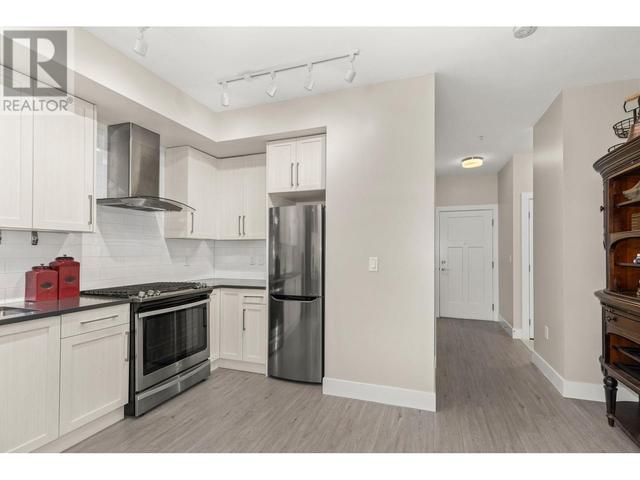 219 - 4380 Lakeshore Road, Condo with 2 bedrooms, 1 bathrooms and 1 parking in Kelowna BC | Image 2