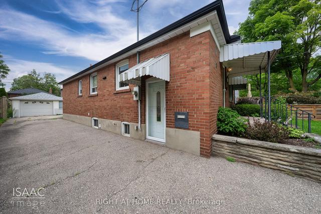 98 Yorkview Dr, House detached with 3 bedrooms, 2 bathrooms and 6 parking in Toronto ON | Image 17