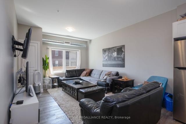 105 - 501 Frontenac St, Condo with 3 bedrooms, 1 bathrooms and 0 parking in Kingston ON | Image 3