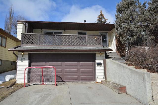 92 Edgewood Drive Nw, House detached with 3 bedrooms, 2 bathrooms and 4 parking in Calgary AB | Image 1