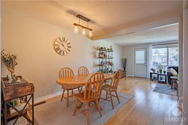 d - 415 Woodfield Drive, Townhouse with 3 bedrooms, 1 bathrooms and 1 parking in Ottawa ON | Image 5
