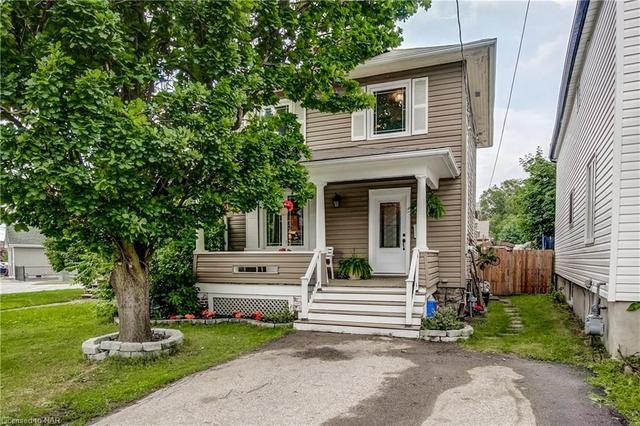 128 York Street, House detached with 3 bedrooms, 1 bathrooms and 2 parking in St. Catharines ON | Image 1