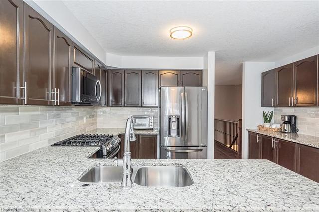16 Atto Drive, House detached with 4 bedrooms, 3 bathrooms and 4 parking in Guelph ON | Image 9