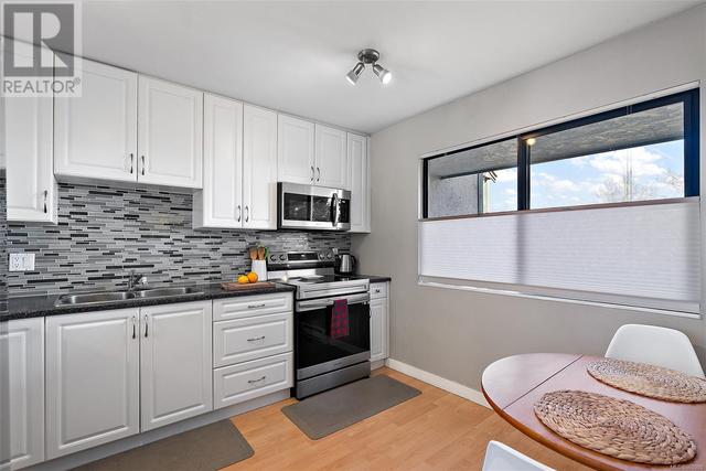407 - 642 Agnes St, House attached with 4 bedrooms, 2 bathrooms and 2 parking in Saanich BC | Image 9