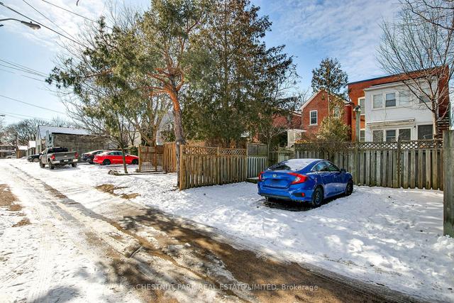 233 Wychwood Ave, House detached with 6 bedrooms, 3 bathrooms and 2 parking in Toronto ON | Image 35