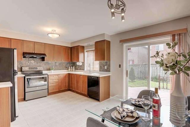 64 Casabel Dr, House semidetached with 4 bedrooms, 3 bathrooms and 4 parking in Vaughan ON | Image 4