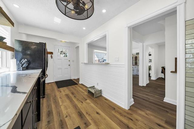 93 East 12th Street, House detached with 2 bedrooms, 2 bathrooms and 4 parking in Hamilton ON | Image 8