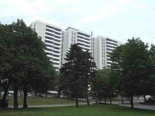 1008 - 10 Parkway Forest Dr, Condo with 1 bedrooms, 1 bathrooms and 1 parking in Toronto ON | Image 1