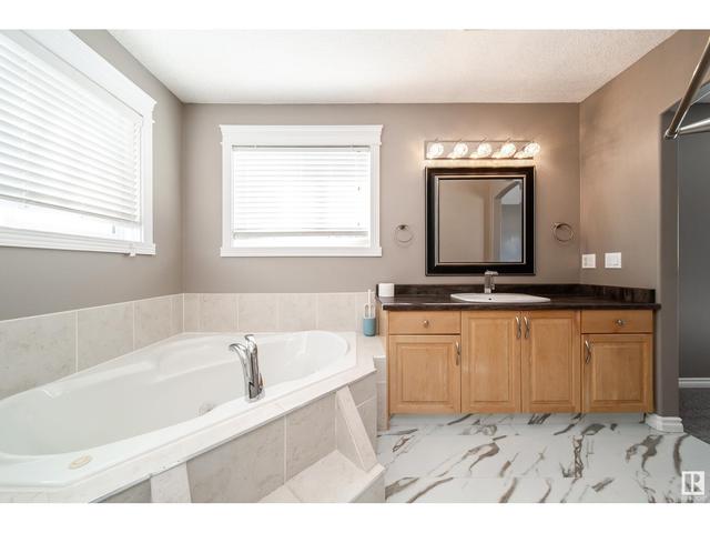 7915 3 Av Sw, House detached with 3 bedrooms, 3 bathrooms and null parking in Edmonton AB | Image 38