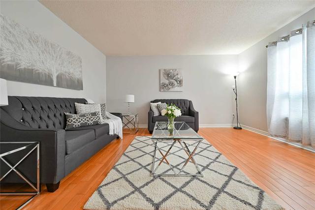 74 Shady Pine Circ, House detached with 3 bedrooms, 4 bathrooms and 3 parking in Brampton ON | Image 4