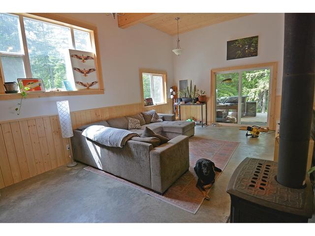8907 Martens Road, House detached with 3 bedrooms, 2 bathrooms and null parking in Central Kootenay H BC | Image 43