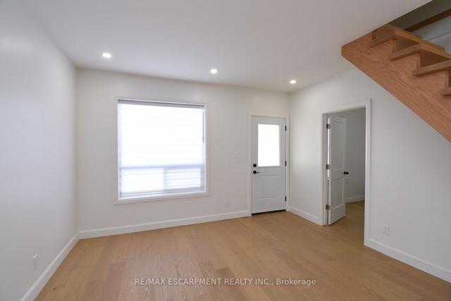 196 Wood St E, House detached with 3 bedrooms, 1 bathrooms and 0 parking in Hamilton ON | Image 21