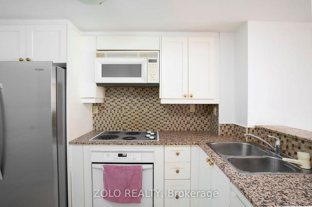 201 - 9 Greenbriar Rd, Condo with 1 bedrooms, 1 bathrooms and 1 parking in Toronto ON | Image 2