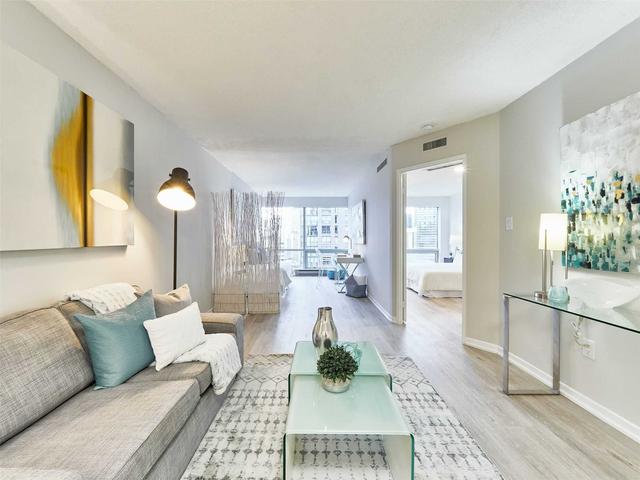 1309 - 1001 Bay St, Condo with 1 bedrooms, 2 bathrooms and 1 parking in Toronto ON | Image 2