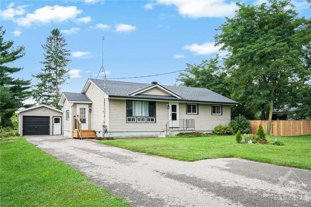 8078 County 29 Road, House detached with 3 bedrooms, 1 bathrooms and 6 parking in Elizabethtown Kitley ON | Card Image