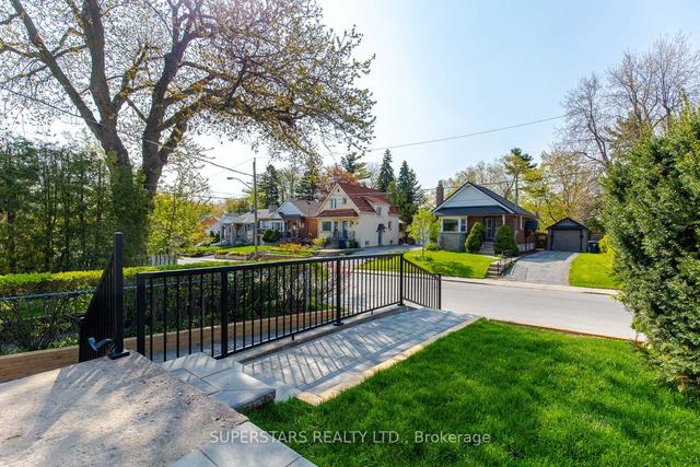 14 Pinegrove Ave, House detached with 3 bedrooms, 2 bathrooms and 1 parking in Toronto ON | Image 15