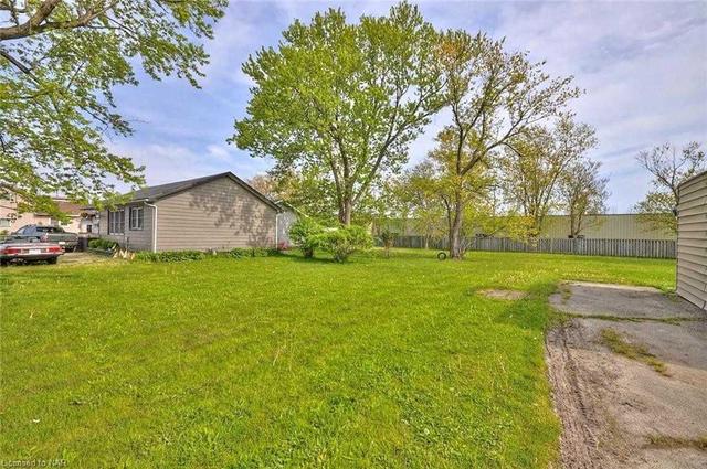 707 Garrison Rd, House detached with 3 bedrooms, 1 bathrooms and 6 parking in Fort Erie ON | Image 6