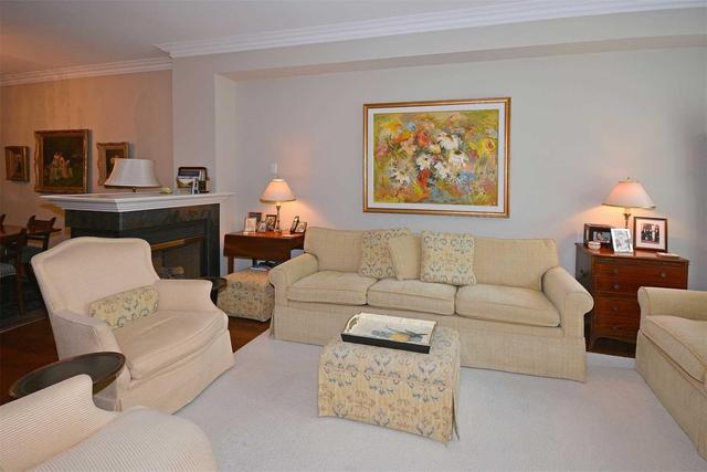 94 Pleasant Blvd, Townhouse with 3 bedrooms, 3 bathrooms and 2 parking in Toronto ON | Image 3