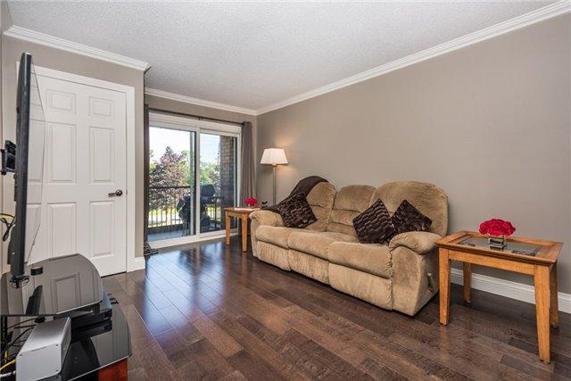 10 Coulter St, Condo with 2 bedrooms, 1 bathrooms and 1 parking in Barrie ON | Image 4