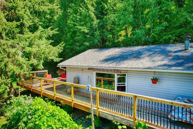 4744 Highway 3a, House detached with 3 bedrooms, 1 bathrooms and 5 parking in Central Kootenay A BC | Image 5